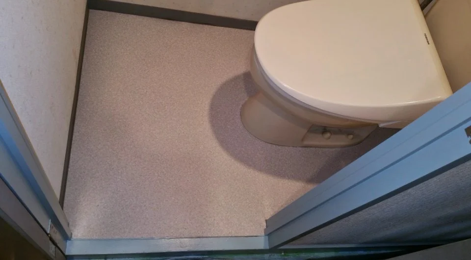 クッションフロア張り替え後のトイレ床