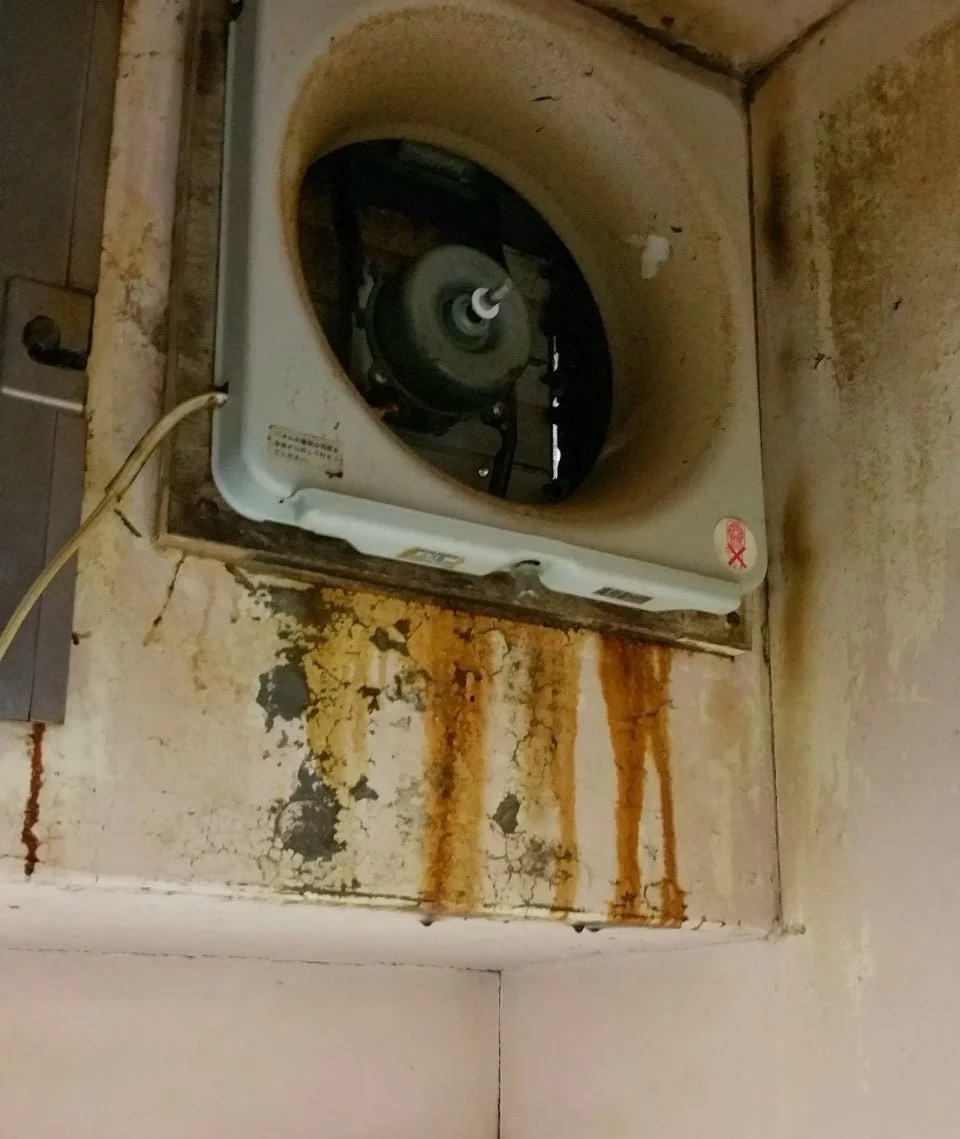 クリーニング前の換気扇